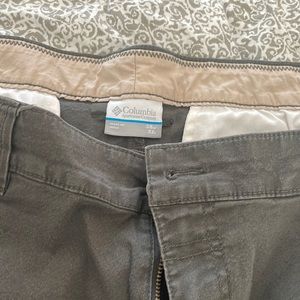 Men’s Columbia khaki army green pants